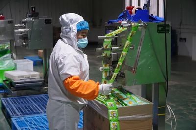 建水防疫复产两不误，农副产品企业奋战“开门红”